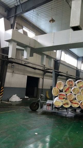 設(shè)計(jì)冷風(fēng)機(jī)，擬向工作區(qū)域輸送大量冷鮮風(fēng)，并輔助設(shè)計(jì)南風(fēng)扇，擬將送入的大量冷鮮風(fēng)均勻地?cái)U(kuò)散到整個(gè)工作區(qū)域，實(shí)現(xiàn)人員與環(huán)境的雙重良好降溫。