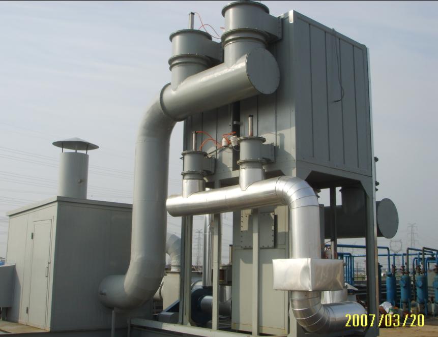 逆流式洗滌塔（SCRUBBER）是廢氣由設(shè)備底部入口進(jìn)入，干凈空氣由設(shè)備頂部出口排出，廢氣氣流在塔體內(nèi)部逆流向上，逐層被洗滌處理的過(guò)濾設(shè)備。在電鍍、PCB、電子、LED、化工、醫(yī)藥等眾多行業(yè)得到廣泛應(yīng)用。 在一些復(fù)雜的工藝制程中，配合臥式交叉型洗滌塔進(jìn)行使用，可達(dá)到多級(jí)過(guò)濾的優(yōu)良處理效果。