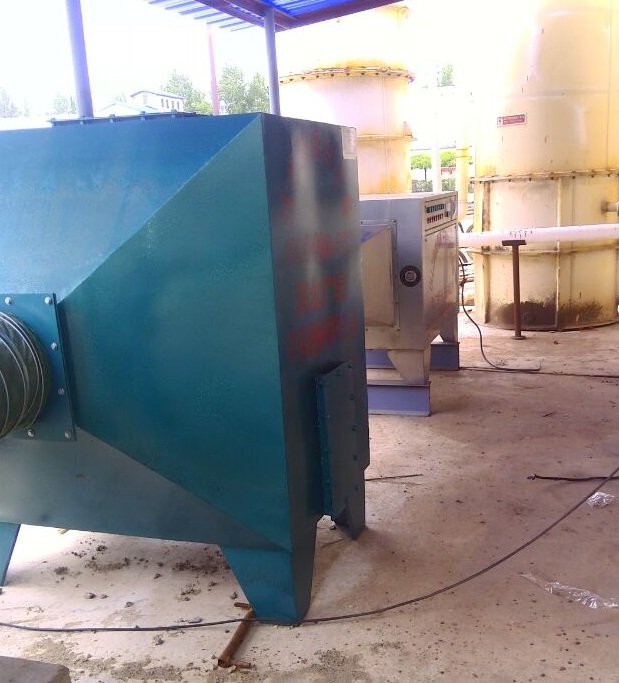 活性炭通過物理化學的吸附作用去除廢氣中的有機污染物，經(jīng)過凈化的廢氣由風機送至排氣煙囪，并經(jīng)由15米煙囪排放室外。