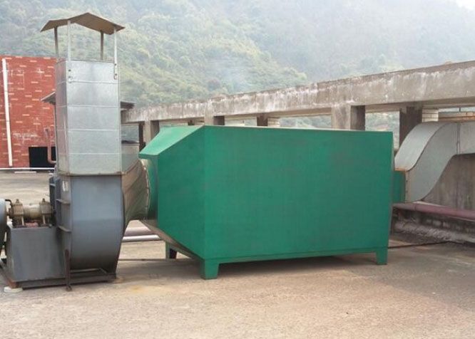 溶媒吸附的結(jié)構(gòu)簡(jiǎn)單，設(shè)計(jì)彈性及處理能力大，不易被固體和黏性物料堵塞，適應(yīng)行業(yè)廣泛的多種企業(yè)。