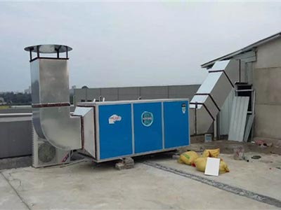 能夠同時凈化廢氣中的揮發(fā)性有機(jī)物和增塑劑油煙、煙霧，整個廢氣治理系統(tǒng)將會比較經(jīng)濟(jì)、高效。